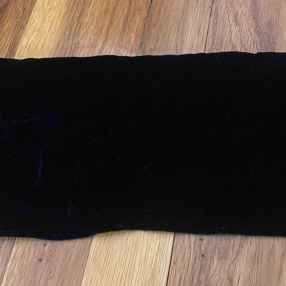 Women’s Black Velvet Scarf OS - Picture 4 of 6